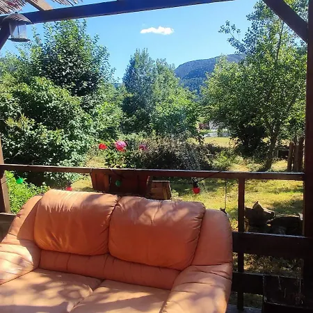 Maison En Bois Sur Pilotis Avec Jardin *
